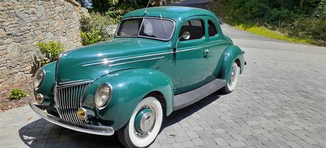 the 1939 Ford Deluxe